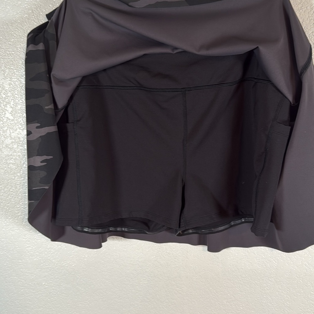 Athleta Dark Camo Match Point Skort 13.5 Size XL Activewear Pickleball Tennis - Picture 2 of 9